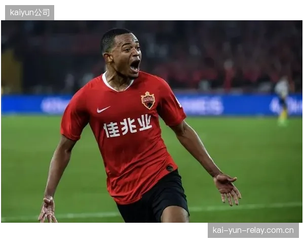 升班马云南玉昆外援奥斯卡表现惊艳,其个人进球能力是球队抢分关键。 升班马云南玉昆外援奥斯卡表现惊艳,其个人进球能力是球队抢分关键。